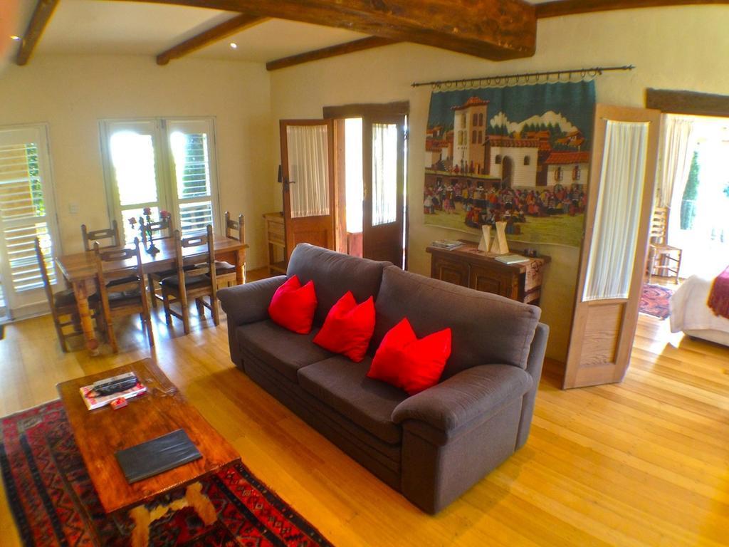 Villa Mallorca Red Hill South Room photo